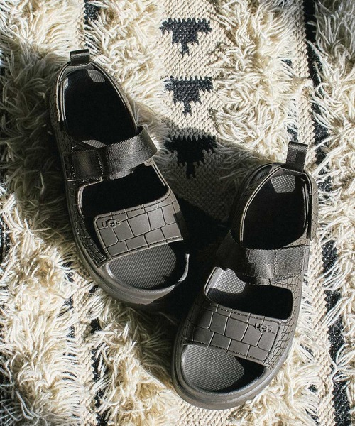 UGG（アグ）の「(UGG)W GOLDENGLOW EMBOSSED（サンダル・レディース・ブラウン/グリーン・24cm/25cm/23cm）」の5枚目の写真
