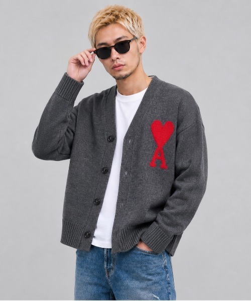 AMI Alexandre Mattiussi(アミアレクサンドルマテュッシ)の「AMI PARIS / AMI BIG HEART LOGO CADIGAN / AMI Paris.01(カーディガン/ボレロ・レディース・パープル/ホワイト/ネイビー/グレー・LARGE/MEDIUM/SMALL)」の11枚目の写真