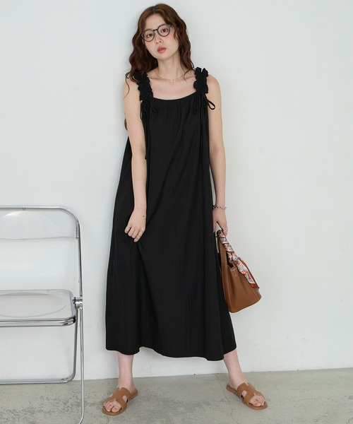 Cherir Mignon(シェリルミニョン)の「【Cherir Mignon】ギャザーショルダーリボンワンピース(ワンピース・レディース・ブラック/ホワイト・FREE)」の1枚目の写真