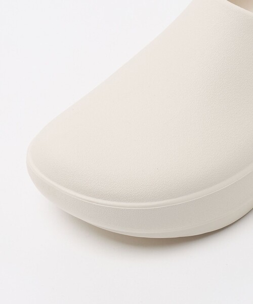 OOFOS(ウーフォス)の「<OOFOS>OOCLOOG PLUS サンダル(サンダル・メンズ・ベージュ/ブラック・28cm/27cm/26cm)」の11枚目の写真