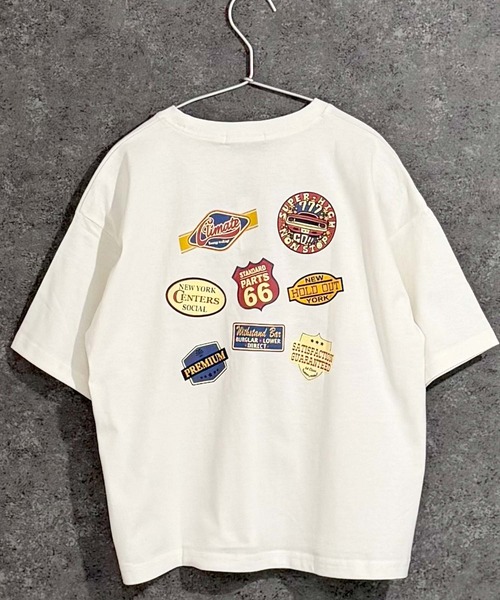 THE CASUAL(カジュアル)の「ステッカープリント オーバーサイズ Tシャツ(Tシャツ/カットソー・キッズ・ホワイト系その他2/チャコール/ホワイト系その他/オレンジ/ブラック系その他/ミント/ブラック/オフホワイト/ベージュ・160cm/150cm/140cm/130cm/120cm/110cm)」の2枚目の写真