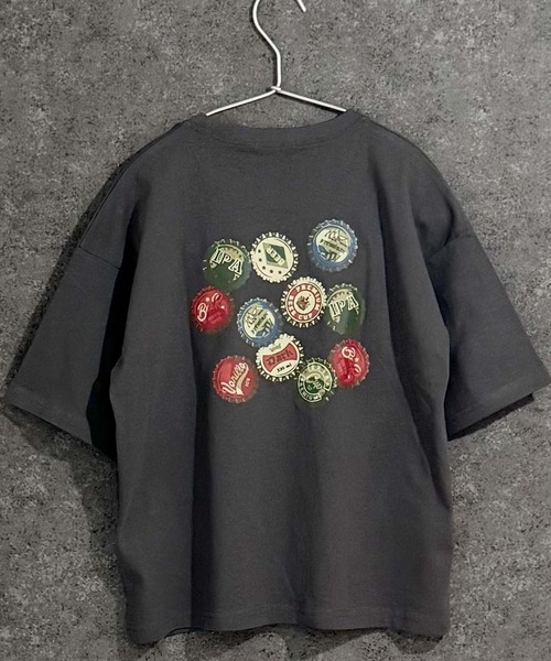 THE CASUAL(カジュアル)の「ステッカープリント オーバーサイズ Tシャツ(Tシャツ/カットソー・キッズ・ホワイト系その他2/チャコール/ホワイト系その他/オレンジ/ブラック系その他/ミント/ブラック/オフホワイト/ベージュ・160cm/150cm/140cm/130cm/120cm/110cm)」の7枚目の写真