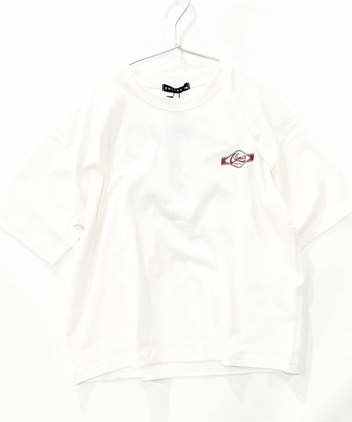 THE CASUAL(カジュアル)の「ステッカープリント オーバーサイズ Tシャツ(Tシャツ/カットソー・キッズ・ホワイト系その他2/チャコール/ホワイト系その他/オレンジ/ブラック系その他/ミント/ブラック/オフホワイト/ベージュ・160cm/150cm/140cm/130cm/120cm/110cm)」の11枚目の写真