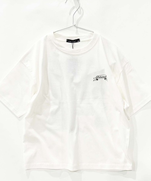THE CASUAL(カジュアル)の「ステッカープリント オーバーサイズ Tシャツ(Tシャツ/カットソー・キッズ・ホワイト系その他2/チャコール/ホワイト系その他/オレンジ/ブラック系その他/ミント/ブラック/オフホワイト/ベージュ・160cm/150cm/140cm/130cm/120cm/110cm)」の13枚目の写真