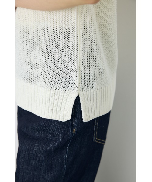 AZUL by moussy(アズールバイマウジー)の「【身長/骨格別着用画像あり】畔編みノースリーブトップス サマーニットトップス シアートップス 春服 夏服 秋服 透け感 メッシュトップス(ニット/セーター・レディース・ブラウン/レッド/ブラック/オフホワイト・MEDIUM/SMALL)」の5枚目の写真