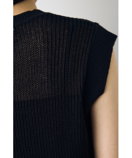 AZUL by moussy(アズールバイマウジー)の「【身長/骨格別着用画像あり】畔編みノースリーブトップス サマーニットトップス シアートップス 春服 夏服 秋服 透け感 メッシュトップス(ニット/セーター・レディース・ブラウン/レッド/ブラック/オフホワイト・MEDIUM/SMALL)」の12枚目の写真