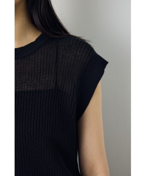 AZUL by moussy(アズールバイマウジー)の「【身長/骨格別着用画像あり】畔編みノースリーブトップス サマーニットトップス シアートップス 春服 夏服 秋服 透け感 メッシュトップス(ニット/セーター・レディース・ブラウン/レッド/ブラック/オフホワイト・MEDIUM/SMALL)」の13枚目の写真