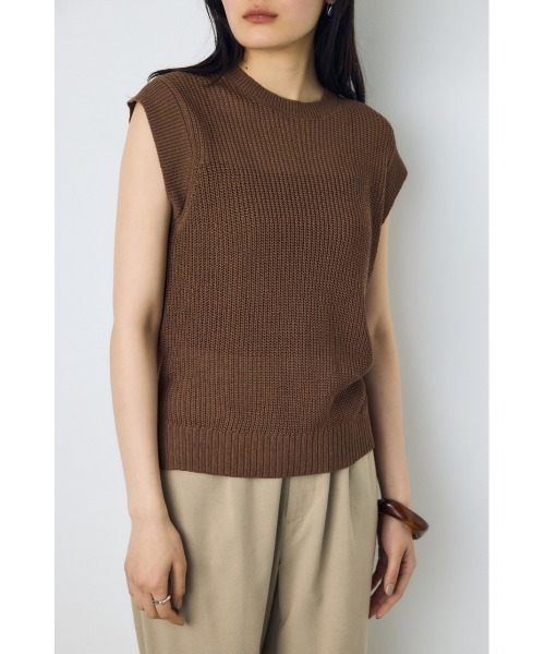 AZUL by moussy(アズールバイマウジー)の「【身長/骨格別着用画像あり】畔編みノースリーブトップス サマーニットトップス シアートップス 春服 夏服 秋服 透け感 メッシュトップス(ニット/セーター・レディース・ブラウン/レッド/ブラック/オフホワイト・MEDIUM/SMALL)」の17枚目の写真