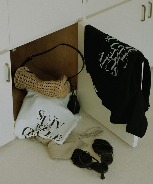 SALON adam et rope'（サロン アダム エ ロペ）の「VoyageurロゴプリントT（Tシャツ/カットソー・レディース・オフホワイト/ブラック・FREE）」の4枚目の写真
