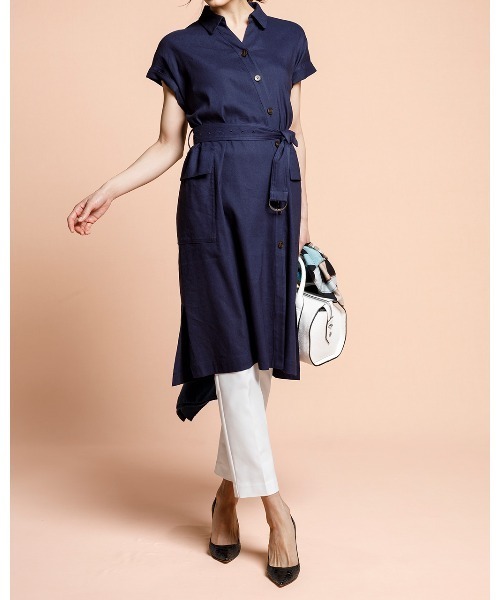 DoCLASSE（ ドゥクラッセ）の「麻ストレッチ・アシメシャツチュニック（チュニック・レディース・ベージュ/ダークネイビー・11/13/7/9）」の2枚目の写真