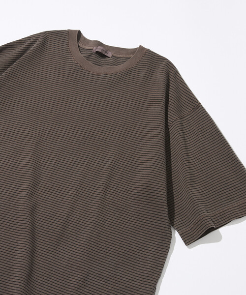 FREAK'S STORE(フリークスストア)の「ピグメント加工 ピンボーダー リラックスフィットTシャツ(Tシャツ/カットソー・メンズ・チャコールグレー/ブルー/ブラウン・LARGE/MEDIUM)」の2枚目の写真