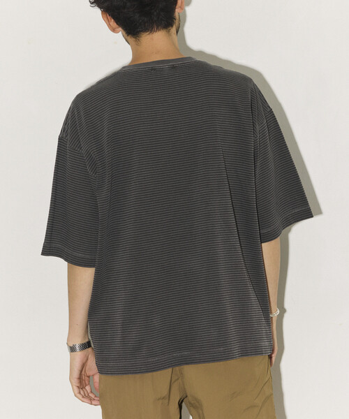 FREAK'S STORE(フリークスストア)の「ピグメント加工 ピンボーダー リラックスフィットTシャツ(Tシャツ/カットソー・メンズ・チャコールグレー/ブルー/ブラウン・LARGE/MEDIUM)」の6枚目の写真