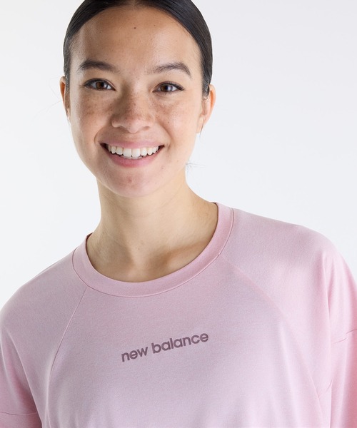 NEW BALANCE(ニューバランス)の「NBロゴTシャツ(Tシャツ/カットソー・レディース・ブルーグレー/ライトピンク/ライトブラウン・X-LARGE/LARGE/MEDIUM/SMALL)」の9枚目の写真