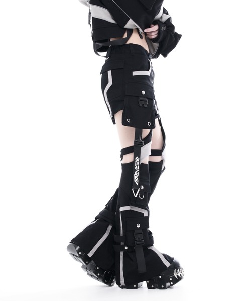 REFLEM INDUSTRY（レフレムインダストリー）の「『REFLEM INDUSTRY/レフレム インダストリー』EXOFRAME LEG-COVER SHORTS/レッグカバー付きショーパン（その他パンツ・レディース・ブラック/ブラック×グレー・FREE）」の10枚目の写真
