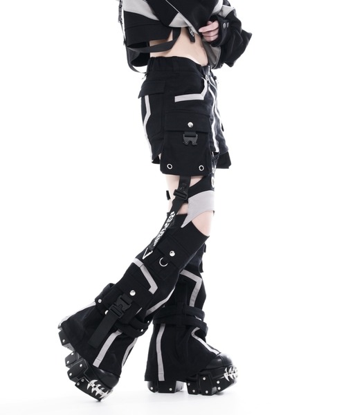REFLEM INDUSTRY（レフレムインダストリー）の「『REFLEM INDUSTRY/レフレム インダストリー』EXOFRAME LEG-COVER SHORTS/レッグカバー付きショーパン（その他パンツ・レディース・ブラック/ブラック×グレー・FREE）」の11枚目の写真