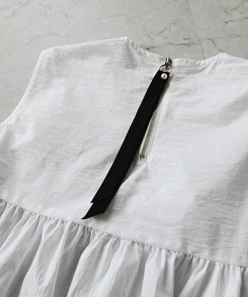 Neige(ネージュ)の「スカラップフレアブラウス(シャツ/ブラウス・レディース・ホワイト/ネイビー・ONE SIZE)」の19枚目の写真