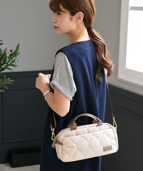 LIZDAYS(リズデイズ)の「【500mlペットボトル収納可】横長フォルムナイロンショルダー(ショルダーバッグ・レディース・ダークグレー/ブラック/スモーキーグリーン系/グレイッシュベージュ/ナチュラル・FREE)」の1枚目の写真