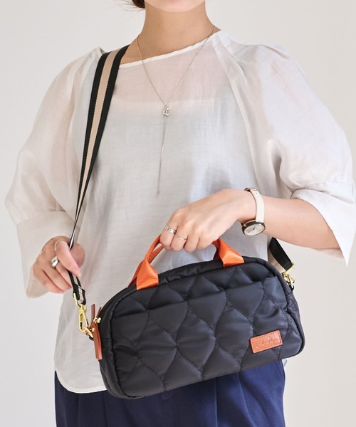 LIZDAYS(リズデイズ)の「【500mlペットボトル収納可】横長フォルムナイロンショルダー(ショルダーバッグ・レディース・ダークグレー/ブラック/スモーキーグリーン系/グレイッシュベージュ/ナチュラル・FREE)」の6枚目の写真