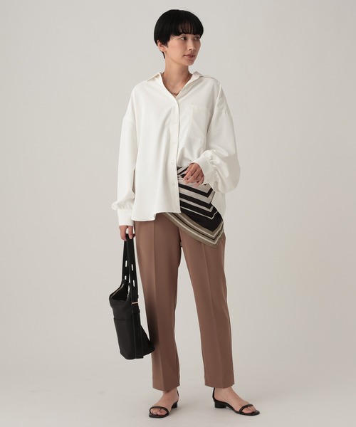Elura(エルーラ)の「汗ジミ軽減レギュラーシャツ/912421(シャツ/ブラウス・レディース・ネイビー/ブルー/チャコールグレー/オフホワイト・FREE)」の5枚目の写真