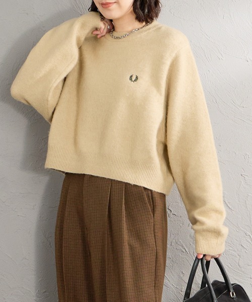 FRED PERRY（フレッドペリー）の「【WEB先行予約】[FRED PERRY/フレッドペリー] 別注 ワンポイントロゴ刺繍 クロップド丈 シャギーニットプルオーバー（ニット/セーター・レディース・オートミール/サックスブルー/チャコール・8/10）」の2枚目の写真