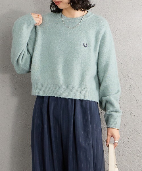 FRED PERRY（フレッドペリー）の「【WEB先行予約】[FRED PERRY/フレッドペリー] 別注 ワンポイントロゴ刺繍 クロップド丈 シャギーニットプルオーバー（ニット/セーター・レディース・オートミール/サックスブルー/チャコール・8/10）」の9枚目の写真