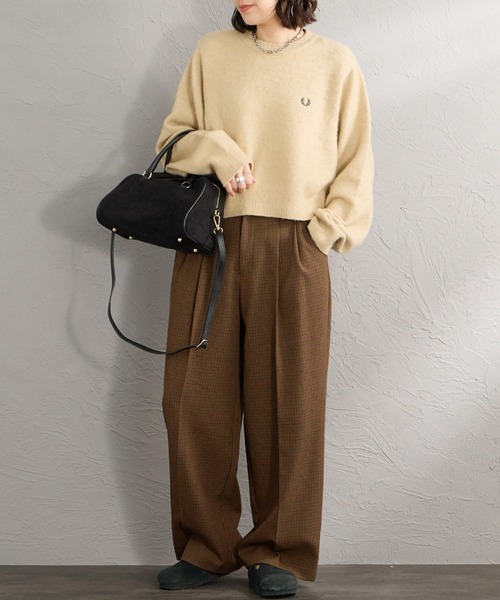 FRED PERRY（フレッドペリー）の「【WEB先行予約】[FRED PERRY/フレッドペリー] 別注 ワンポイントロゴ刺繍 クロップド丈 シャギーニットプルオーバー（ニット/セーター・レディース・オートミール/サックスブルー/チャコール・8/10）」の4枚目の写真