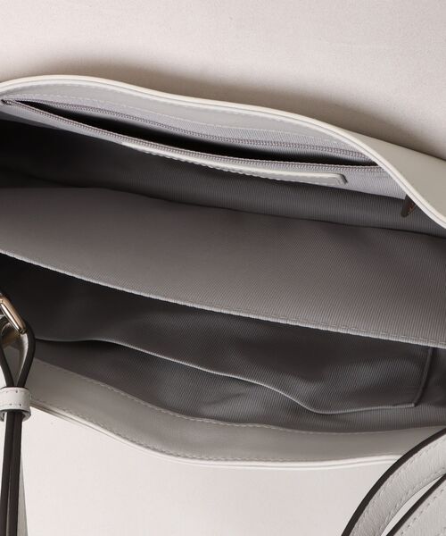 FURLA(フルラ)の「フルラ ヌヴォラ (Furla Nuvola) ショルダーバッグ L(ハンドバッグ・レディース・グレイッシュベージュ/ホワイト/ブラック・ONE SIZE)」の15枚目の写真