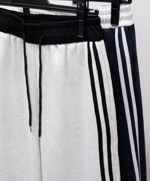 CLOTHY(クロシィ)の「【ラクして今っぽい。】オーバーシルエット ライン入り 配色 バレルパンツ 秋服(スウェットパンツ・レディース・グレー/ネイビー・FREE)」の21枚目の写真