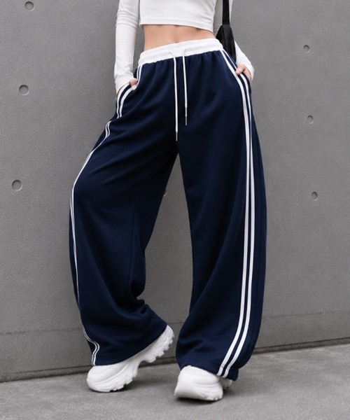 CLOTHY(クロシィ)の「【ラクして今っぽい。】オーバーシルエット ライン入り 配色 バレルパンツ 秋服(スウェットパンツ・レディース・グレー/ネイビー・FREE)」の5枚目の写真