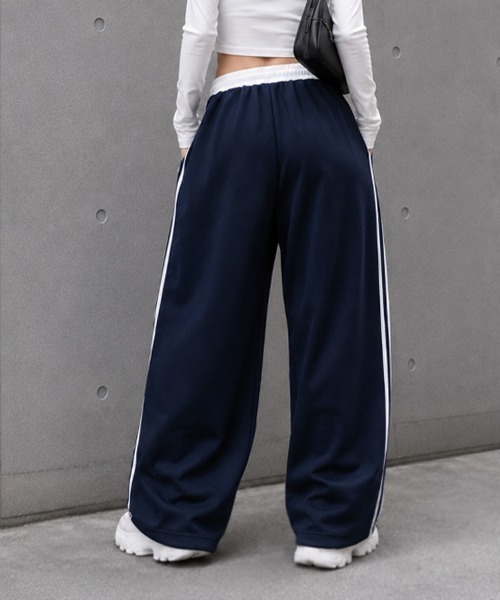 CLOTHY(クロシィ)の「【ラクして今っぽい。】オーバーシルエット ライン入り 配色 バレルパンツ 秋服(スウェットパンツ・レディース・グレー/ネイビー・FREE)」の17枚目の写真