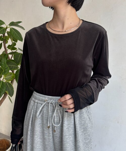 Jena espace merveilleux(ジェナ エスパスメルヴェイユ)の「袖シアーベロアカットソー(Tシャツ/カットソー・レディース・ブラック/ブラウン/グレー・FREE)」の2枚目の写真