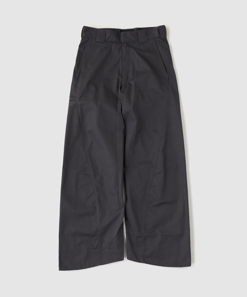 YUKI HASHIMOTO(ユウキハシモト)の「YUKI HASHIMOTO / ユウキハシモト TWISTED WORK PANTS(スラックス・メンズ・ブラック/チャコールグレー・46/44)」の2枚目の写真