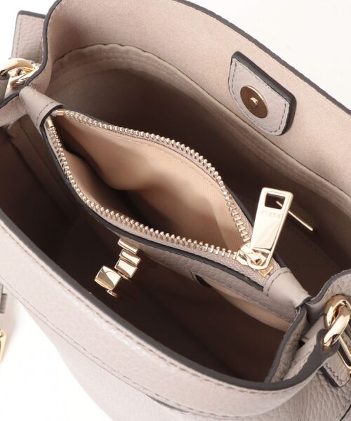 FURLA(フルラ)の「フルラ アメリア(Furla Amelia) ミニ バケットバッグ(ハンドバッグ・レディース・ブラック/バーガンディー/サンドベージュ・ONE SIZE)」の17枚目の写真