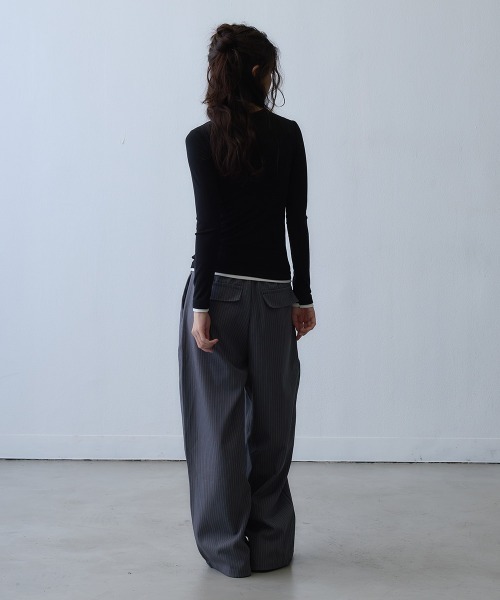 Clum(クルム)の「pinstripe tuck wide pants / ピンストライプタックワイドパンツ(スラックス・レディース・ダークグレー・LARGE/MEDIUM)」の7枚目の写真