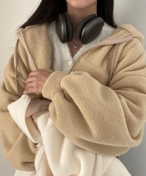 MELT（メルト）の「ボリュームスリーブショート丈ボアジップパーカー/秋服/冬服（パーカー・レディース・オフホワイト/ベージュ/ブラック/ピンク・FREE）」の14枚目の写真