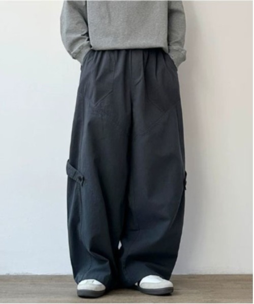 DOUBLE STEAL(ダブルスティール)の「DS ワイドバルーンカーゴパンツ(カーゴパンツ・メンズ・チャコール・X-LARGE/LARGE/MEDIUM)」の1枚目の写真