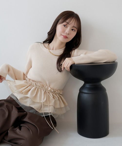 AMUU. PRECIEUSE(アムープレシューズ)の「3wayチュールフリルペプラムニット(ニット/セーター・レディース・チャコールグレー/ブラック/アイボリー/ブラウン・FREE)」の1枚目の写真
