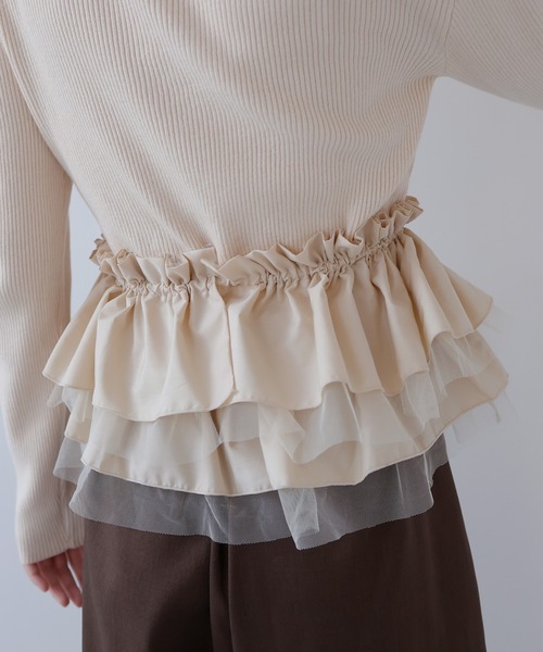 AMUU. PRECIEUSE(アムープレシューズ)の「3wayチュールフリルペプラムニット(ニット/セーター・レディース・チャコールグレー/ブラック/アイボリー/ブラウン・FREE)」の10枚目の写真
