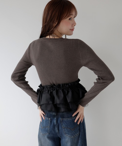 AMUU. PRECIEUSE(アムープレシューズ)の「3wayチュールフリルペプラムニット(ニット/セーター・レディース・チャコールグレー/ブラック/アイボリー/ブラウン・FREE)」の20枚目の写真