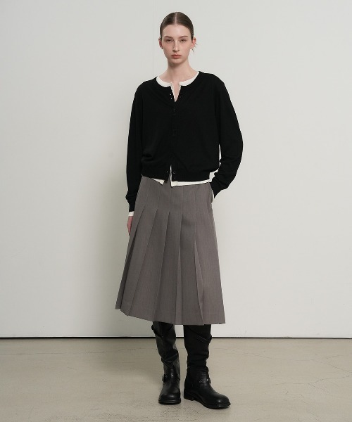 GENERAL IDEA(ジェネラルアイデア)の「【GENERAL IDEA】ダブルレイヤードクルーネックカーディガン / DOUBLE LAYERED CREW NECK CARDIGAN(カーディガン/ボレロ・レディース・ブラック/グレー/ダークブラウン・L/M/S)」の4枚目の写真