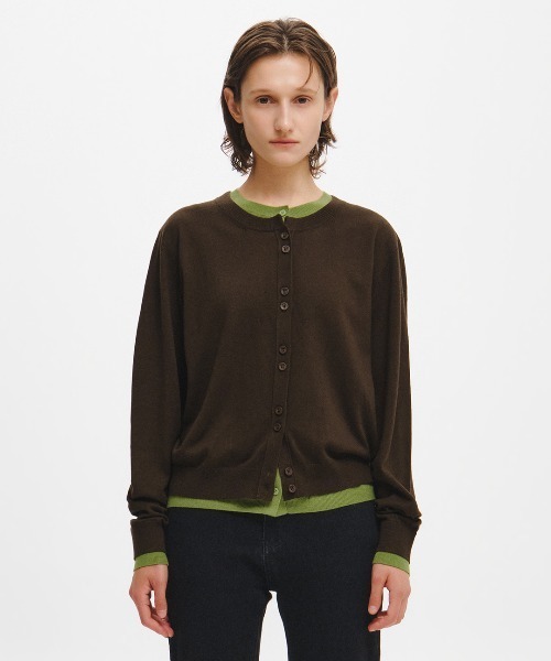 GENERAL IDEA(ジェネラルアイデア)の「【GENERAL IDEA】ダブルレイヤードクルーネックカーディガン / DOUBLE LAYERED CREW NECK CARDIGAN(カーディガン/ボレロ・レディース・ブラック/グレー/ダークブラウン・L/M/S)」の15枚目の写真