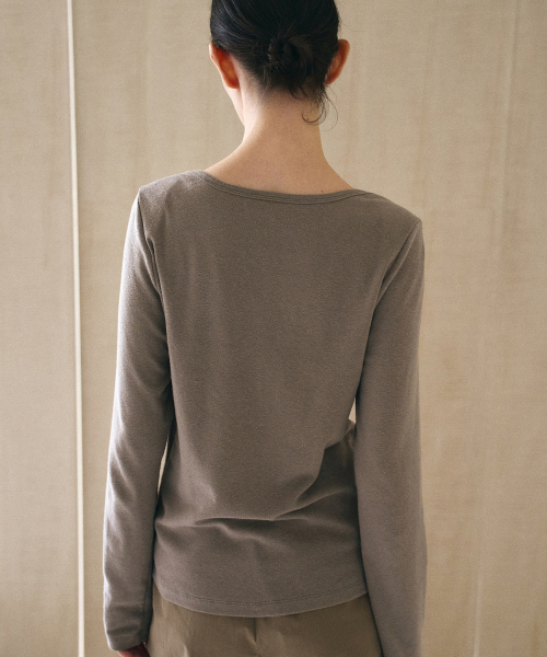 YURT(ユルト)の「Boat Neck T-shirt_WARM GRAY(Tシャツ/カットソー・レディース・グレー系その他・FREE)」の3枚目の写真