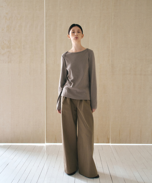 YURT(ユルト)の「Boat Neck T-shirt_WARM GRAY(Tシャツ/カットソー・レディース・グレー系その他・FREE)」の4枚目の写真