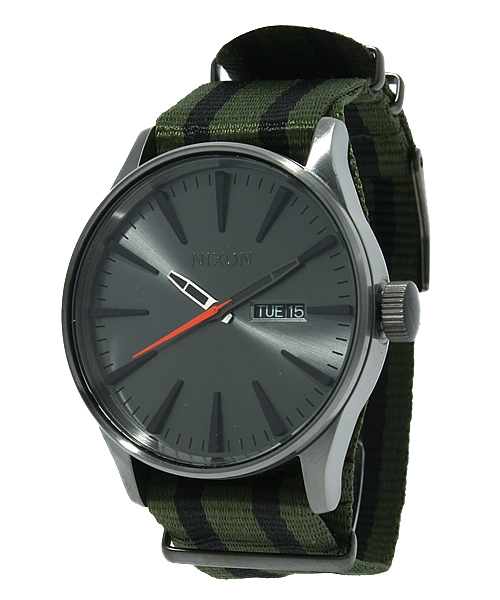 NIXON（ニクソン）の「THE SENTRY（アナログ腕時計・メンズ・ブラック/グリーン系その他/ブラック系その他/スミクロ/ガンメタ・FREE）」の2枚目の写真