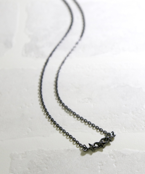 YArKA（ヤーカ）の「【YArKA/ヤーカ】silver925 star jewelry collecttion　3star simple necklace [chast4]/スタージュエリーコレクション 3スターシンプルネックレス（ネックレス・メンズ・シルバー/ブラック/ゴールド・FREE）」の2枚目の写真