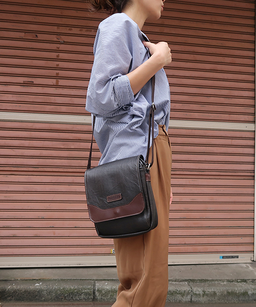 POLOFIELD(ポロフィールド)の「ポロフィールド【POLOFIELD】ミニショルダーバッグ(ショルダーバッグ・メンズ・チョコ/ブラック・フリー)」の4枚目の写真