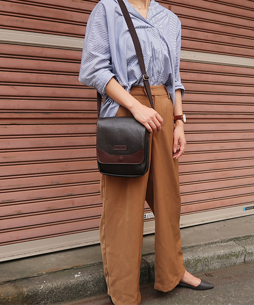 POLOFIELD(ポロフィールド)の「ポロフィールド【POLOFIELD】ミニショルダーバッグ(ショルダーバッグ・メンズ・チョコ/ブラック・フリー)」の5枚目の写真