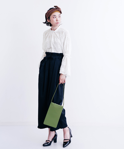 merlot plus(メルロープリュス)の「スカラップ刺繍レースキャンディスリーブブラウス2363(シャツ/ブラウス・レディース・ブラック/ホワイト・FREE)」の12枚目の写真