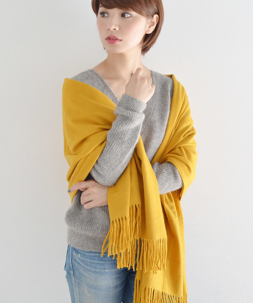 VitaFelice(ヴィータフェリーチェ)の「大判ストール(無地)/マフラー(ストール/ショール・レディース・ブラック/グレー/キャメル/レッド/マスタード/ベージュ系その他・FREE)」の5枚目の写真