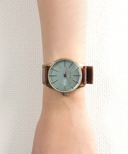 NIXON（ニクソン）の「THE SENTRY LEATHER（アナログ腕時計・メンズ・ブラウン系その他/シルバー系その他/その他1/ホワイト×シルバー/ブラック/ホワイト/その他2/ブルー系その他/その他3/ブラック×ゴールド/その他4/ガンメタ/ゴールド系その他/ブラウン系その他2/ブロンズ・FREE）」の16枚目の写真